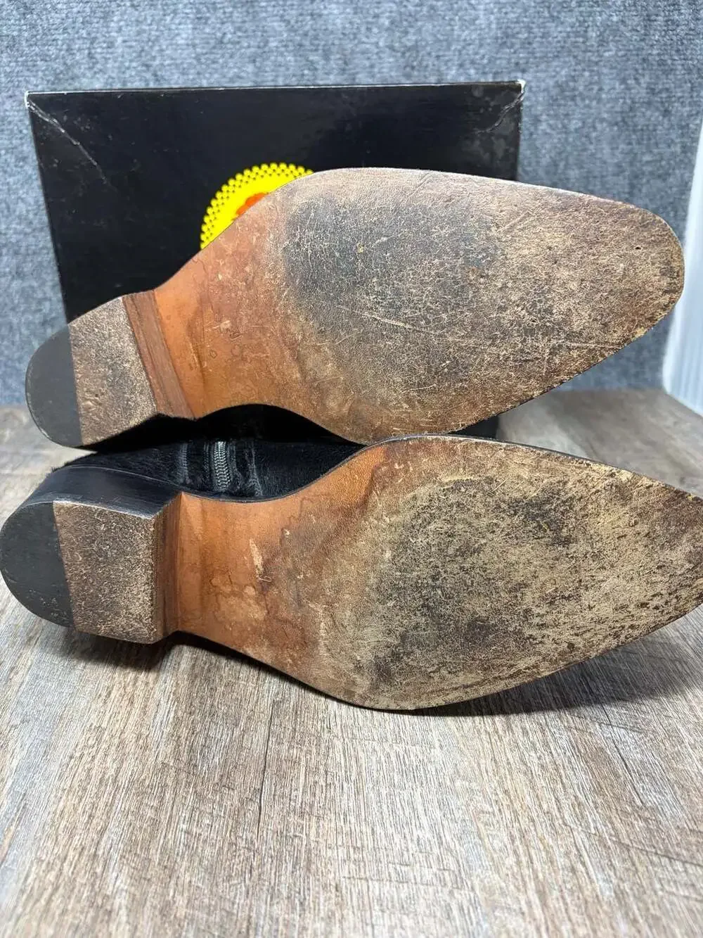 Vintage Gianni Versace, Itallian Mens size 9 Pony Shoes heeled boot 10687-1224